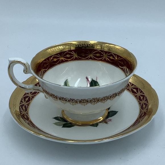Vintage Court Royal Red/Gold English Bone China Cabbage Rose Teacup & Saucer - Picture 6 of 13